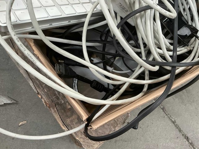 Diverse kabels en computer toebehoren - afbeelding 7 van  11