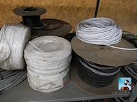 Diverse kabels en schakelkasten - afbeelding 5 van  28