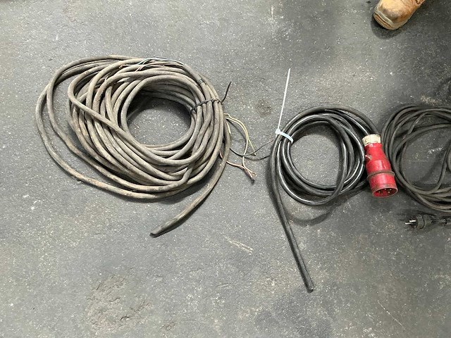 Diverse kabels - afbeelding 1 van  5