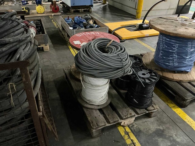 Diverse kabels - afbeelding 2 van  4