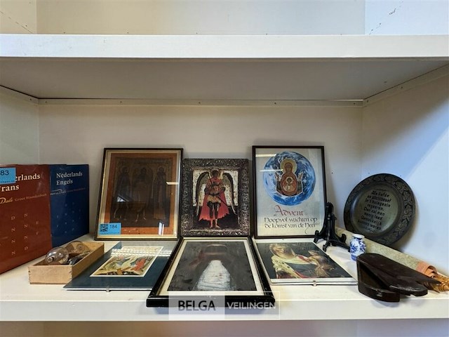 Diverse kaders met kerkelijke afbeeldingen - afbeelding 1 van  7