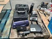 Diverse kantoormaterialen - afbeelding 1 van  8