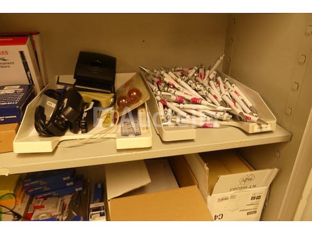 Diverse kantoormeubilair - afbeelding 14 van  21