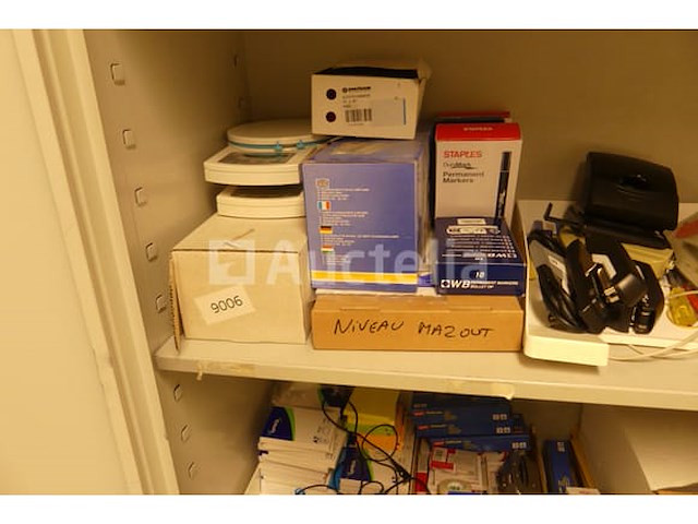 Diverse kantoormeubilair - afbeelding 12 van  21