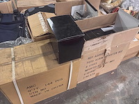 Diverse kartonnen met accessoires (12x) - afbeelding 1 van  4