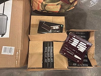 Diverse kartonnen met accessoires (12x) - afbeelding 3 van  4