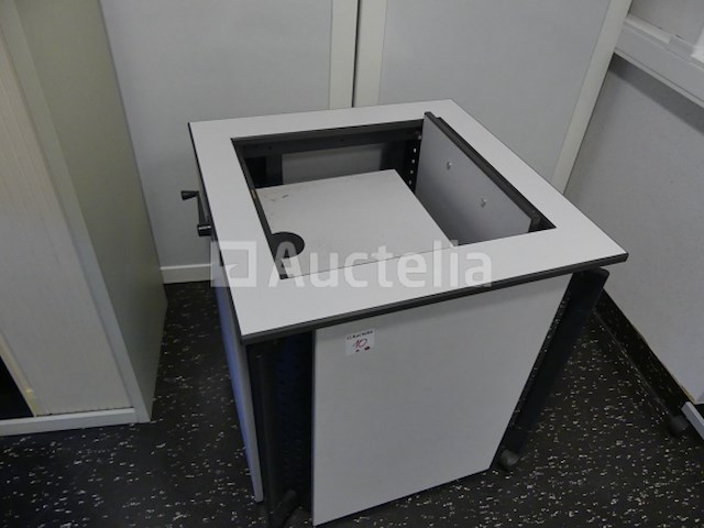 Diverse kasten en tafels - afbeelding 8 van  11