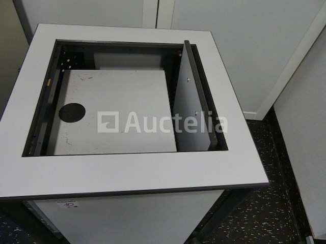 Diverse kasten en tafels - afbeelding 9 van  11