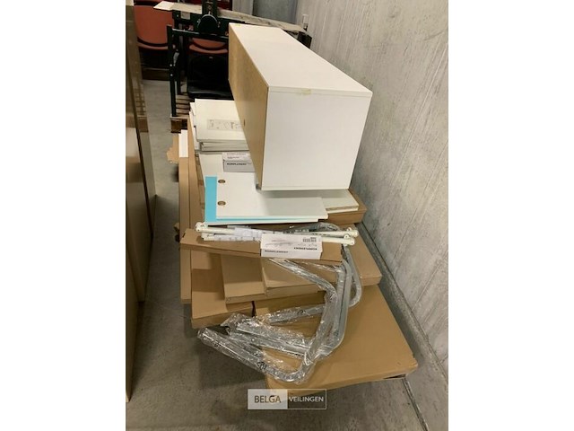 Diverse kasten nog in verpakking - afbeelding 1 van  3