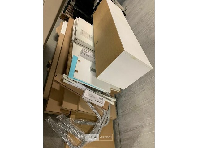 Diverse kasten nog in verpakking - afbeelding 2 van  3