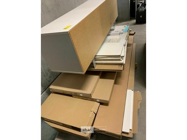 Diverse kasten nog in verpakking - afbeelding 3 van  3