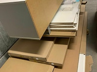 Diverse kasten nog in verpakking - afbeelding 3 van  3