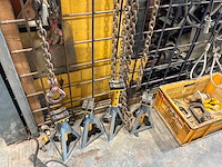 Diverse kettingen, haken en steunbokken - afbeelding 3 van  12