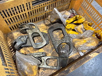 Diverse kettingen, haken en steunbokken - afbeelding 8 van  12