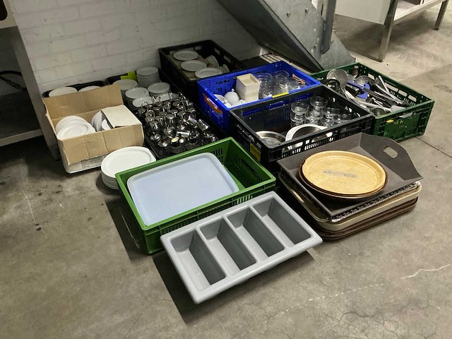 Diverse keukenbenodigdheden - afbeelding 1 van  5