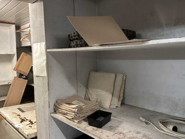Diverse keukentoestellen, zeepdispensers en poetsmateriaal - afbeelding 7 van  16