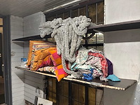 Diverse keukentoestellen, zeepdispensers en poetsmateriaal - afbeelding 8 van  16