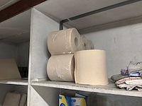 Diverse keukentoestellen, zeepdispensers en poetsmateriaal - afbeelding 4 van  16