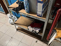Diverse keukentoestellen, zeepdispensers en poetsmateriaal - afbeelding 9 van  16