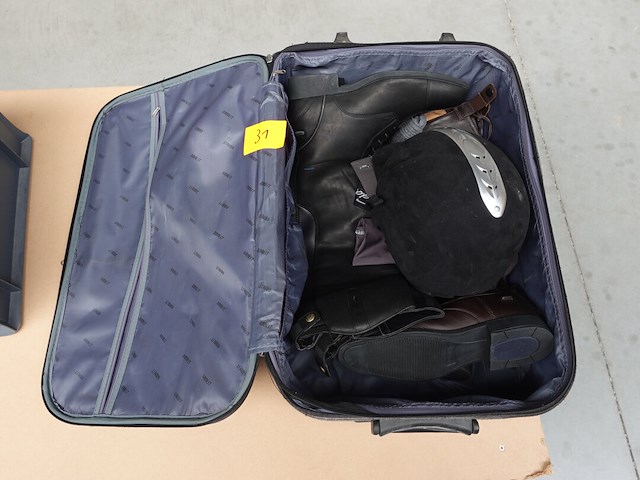 Diverse kledij paardensport - afbeelding 1 van  2