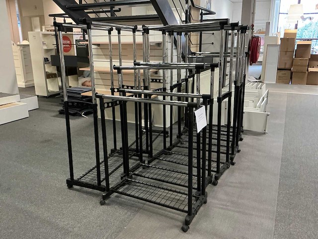 Diverse kledingrekken (10x) - afbeelding 2 van  5