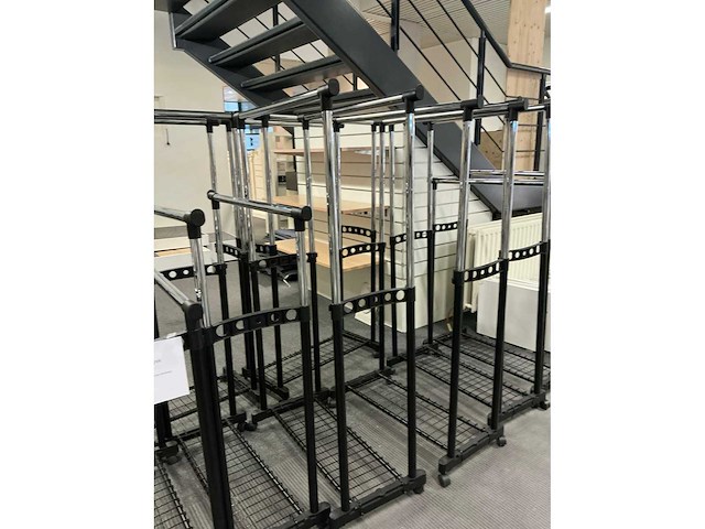 Diverse kledingrekken (10x) - afbeelding 3 van  5