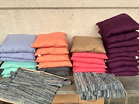 Diverse kleuren sierkussens (27x) - afbeelding 1 van  8