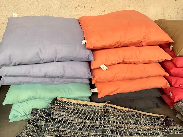 Diverse kleuren sierkussens (27x) - afbeelding 2 van  8