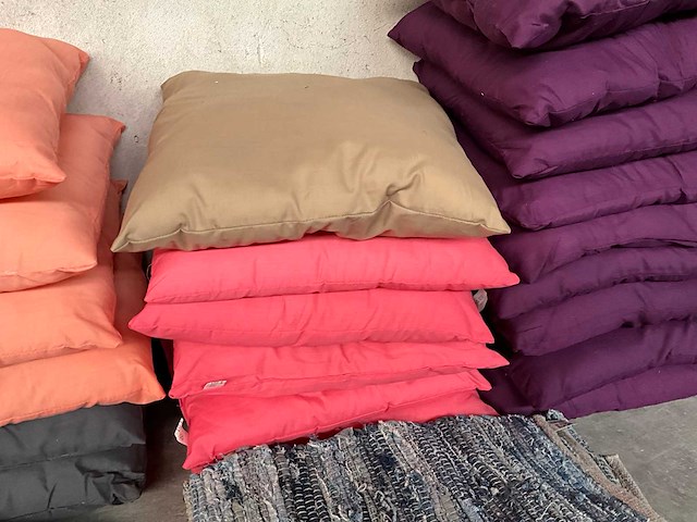 Diverse kleuren sierkussens (27x) - afbeelding 3 van  8