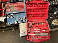 Diverse koffers met accessoires - afbeelding 3 van  5