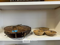 Diverse kommen en mand - afbeelding 1 van  3