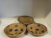 Diverse kommen en mand - afbeelding 2 van  3