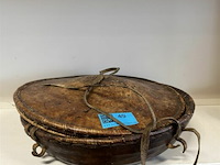 Diverse kommen en mand - afbeelding 3 van  3