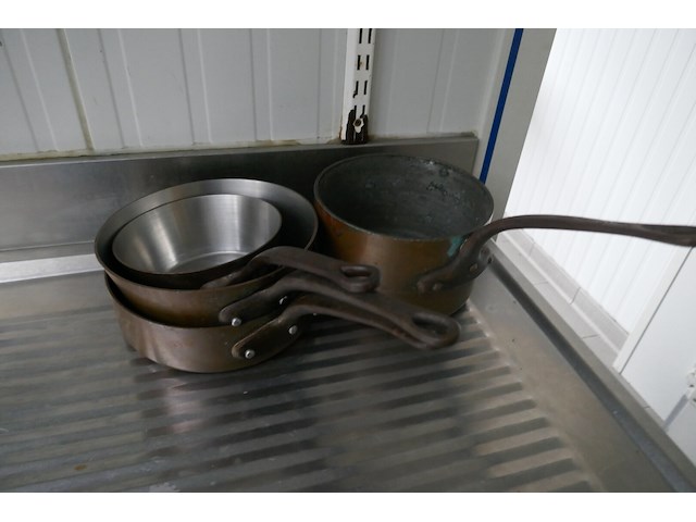 Diverse kookpotten en steelpannen - afbeelding 2 van  6