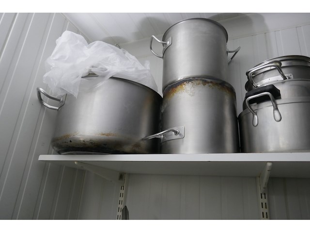 Diverse kookpotten en steelpannen - afbeelding 6 van  6
