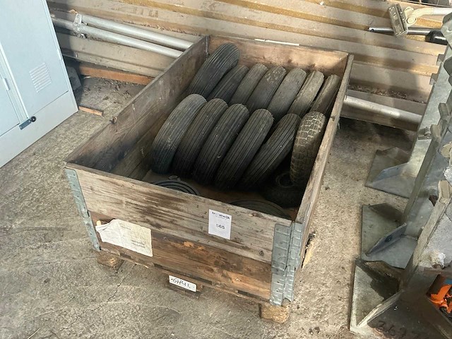 Diverse kruiwagen wielen (10x) - afbeelding 1 van  5