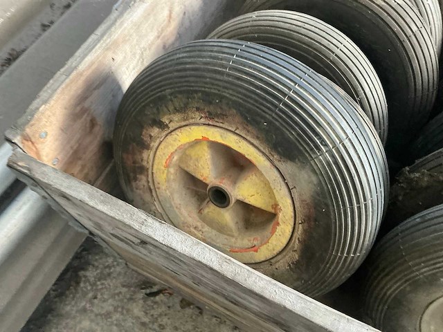 Diverse kruiwagen wielen (10x) - afbeelding 3 van  5