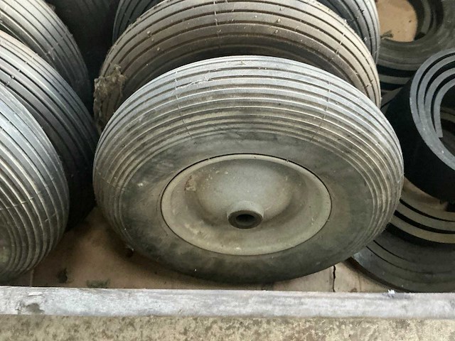 Diverse kruiwagen wielen (10x) - afbeelding 4 van  5