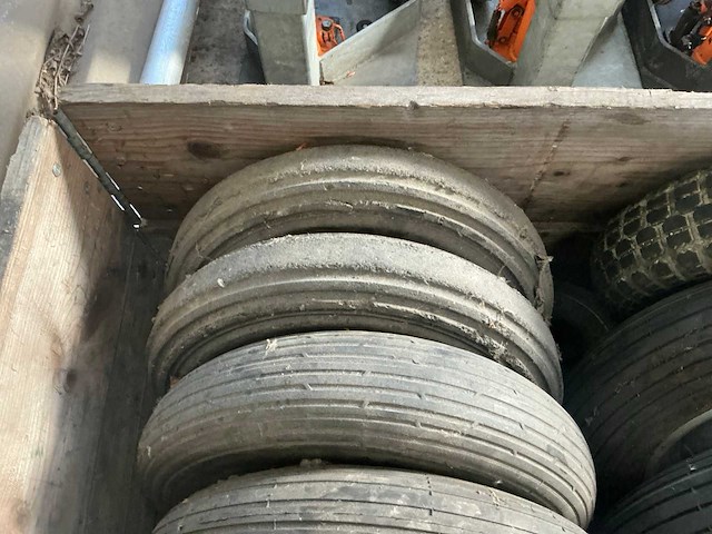 Diverse kruiwagen wielen (10x) - afbeelding 5 van  5