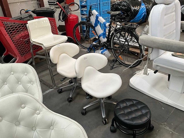 Diverse krukken (4x) + poef - afbeelding 1 van  7