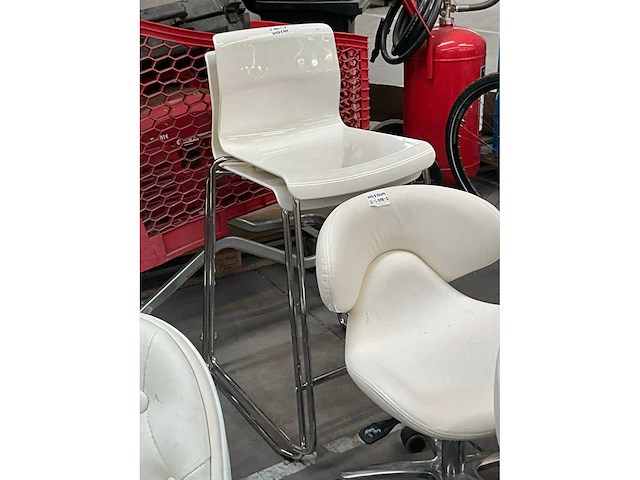 Diverse krukken (4x) + poef - afbeelding 2 van  7