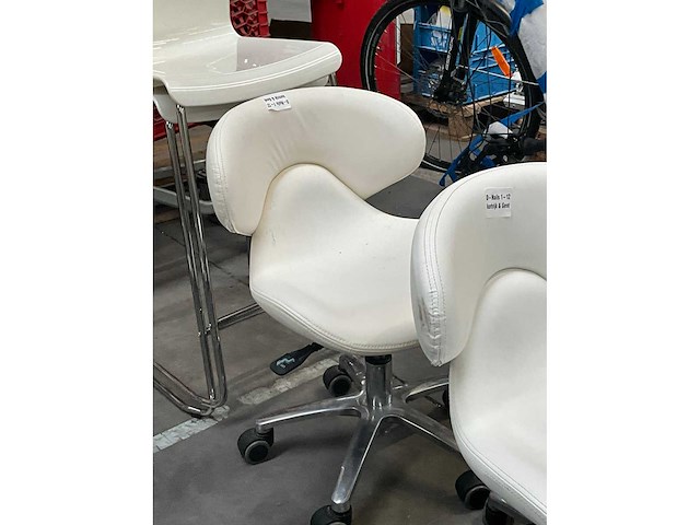 Diverse krukken (4x) + poef - afbeelding 3 van  7