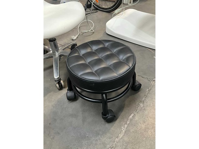 Diverse krukken (4x) + poef - afbeelding 5 van  7