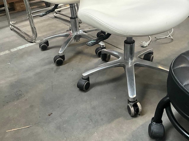 Diverse krukken (4x) + poef - afbeelding 7 van  7