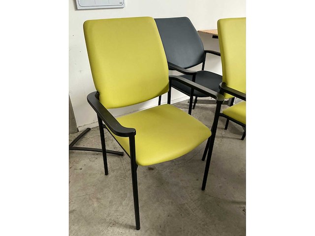 Diverse kunstlederen vergaderstoelen (4x) - afbeelding 4 van  5