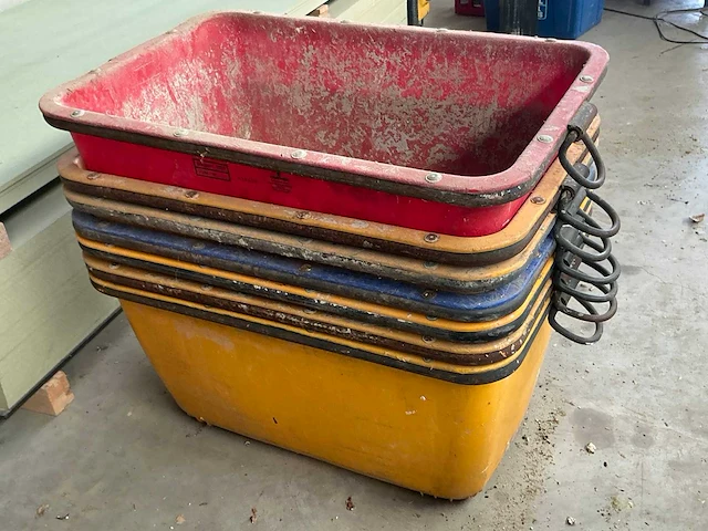 Diverse kunststof 200l beton-/mortelkuipen (7x) - afbeelding 2 van  2