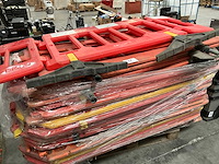 Diverse kunststof afzethekken (25x)