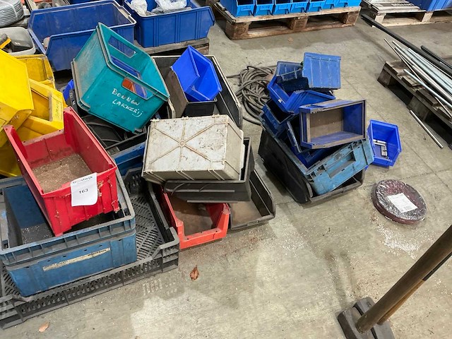 Diverse kunststof bakken - afbeelding 1 van  1