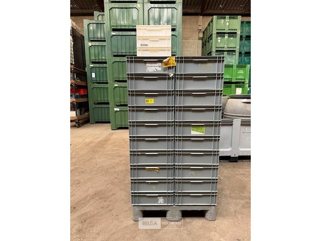 Diverse kunststof kratten - afbeelding 1 van  4