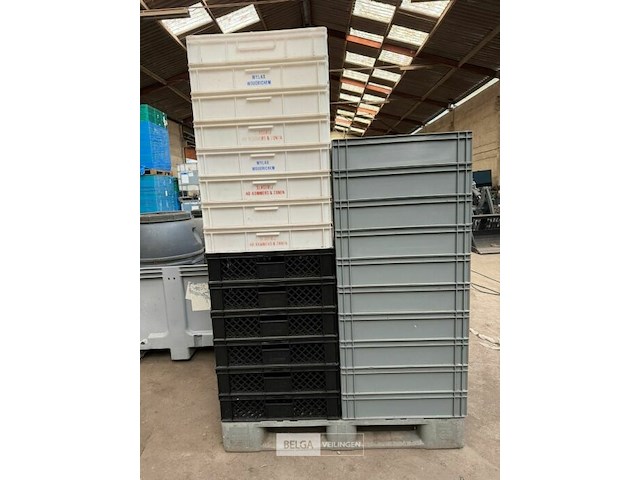 Diverse kunststof kratten - afbeelding 2 van  4